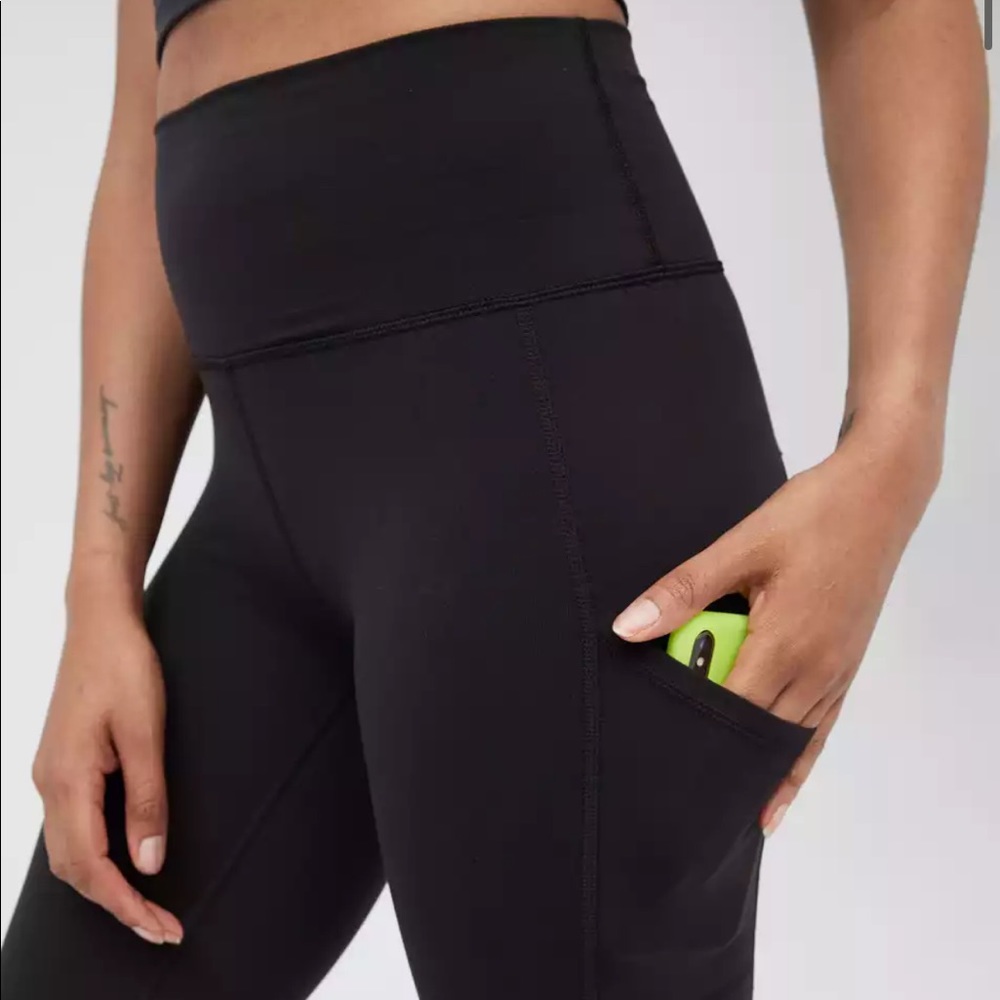 OFFLINE By Aerie The Hugger High Waisted Pocket Legging